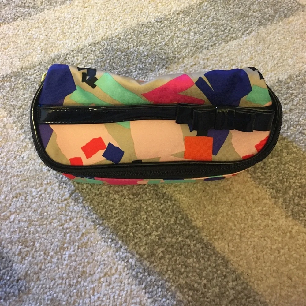 NEW Elizabeth Arden Cosmetic Case